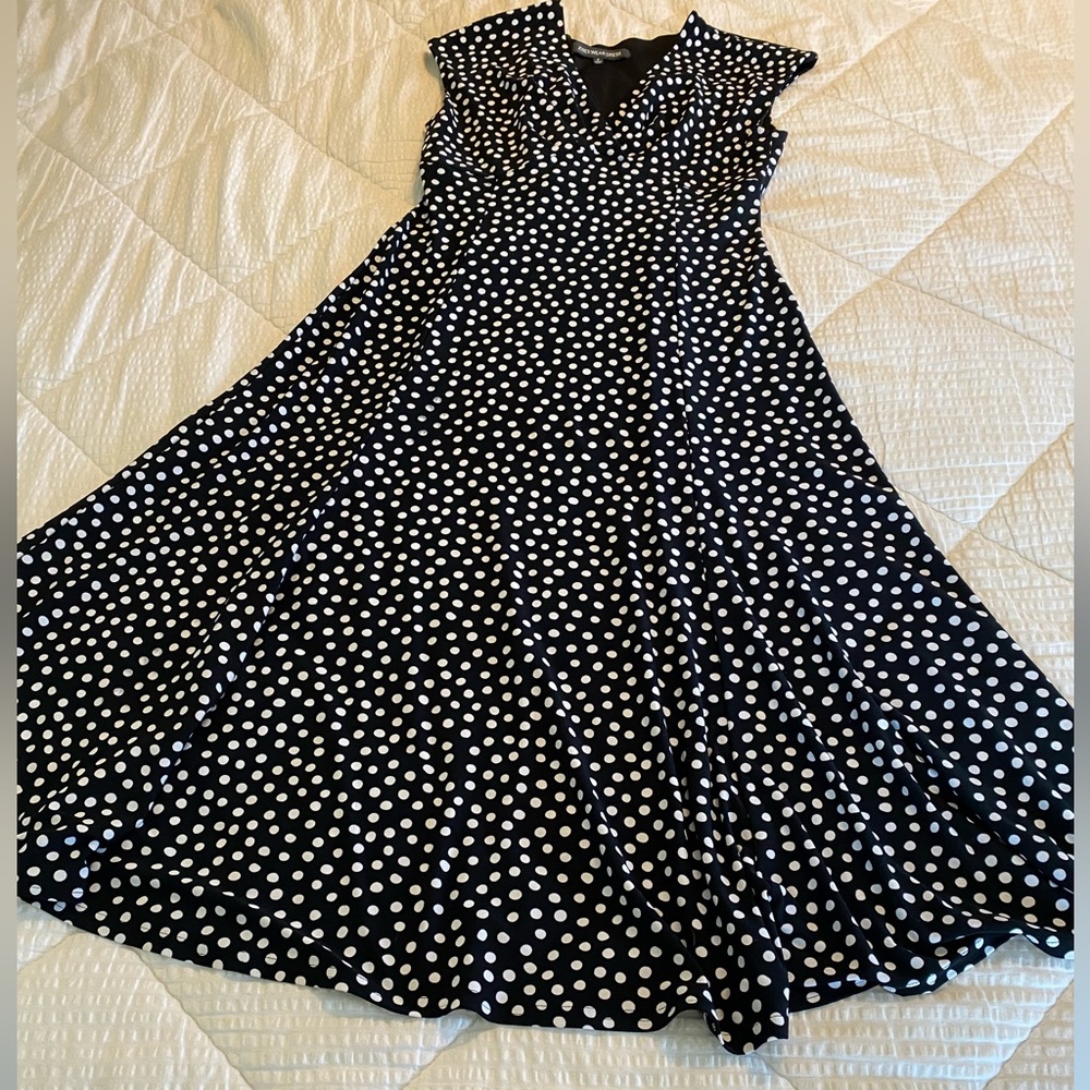 Jones Wear Dress Black & White Polka Dot Cap Sleeve Empire Waist V Neck Dress 8 - Picture 9 of 10